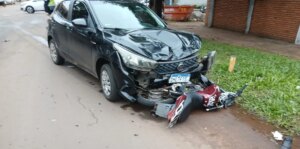 Un motociclista choca contra un automóvil y huye dejando su biciclo en Pedro Juan Caballero