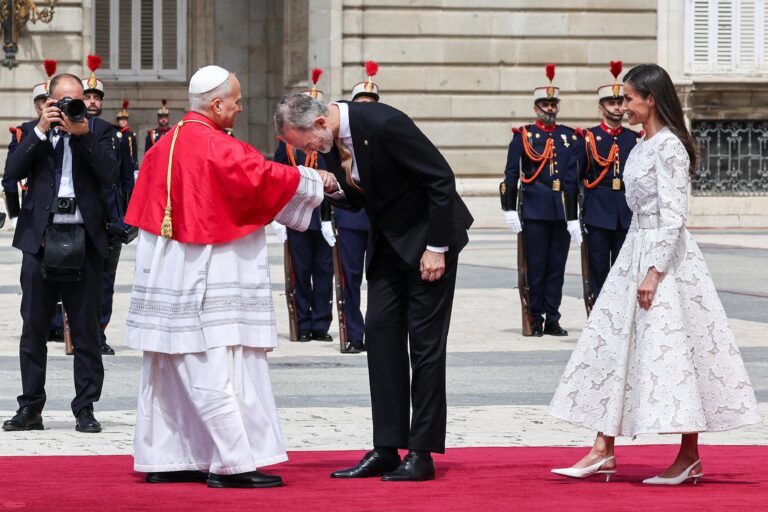 Visita del Papa León XIV, en vivo | El Papa ha llegado al Palacio Real de Madrid para una recepción