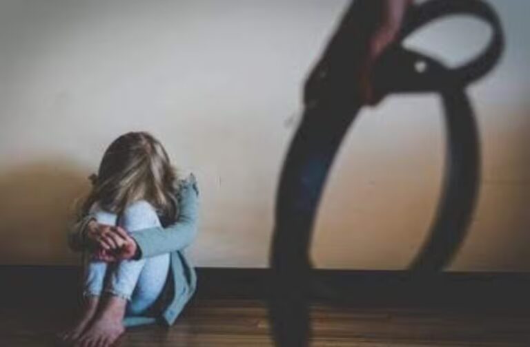 Agresión a niña con TEA en PJC: imputan a la madre de la víctima