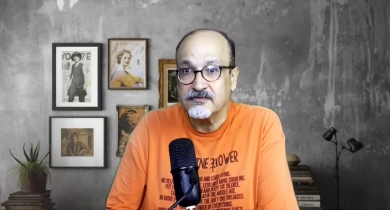 El periodista disidente marroquí Ali Lmrabet fue detenido tras abandonar España