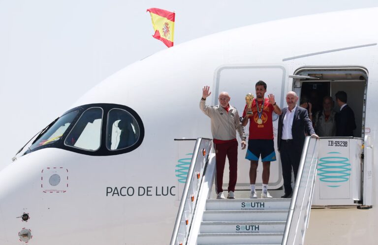 Festivales de artistas internacionales | La selección española llegará a Madrid y celebrará la victoria esta tarde con funcionarios y aficionados