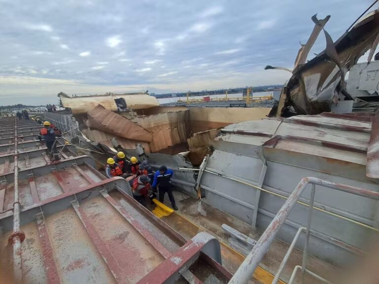 Golpes para abrir uno de los compartimentos habrían causado la explosión fatal en barcaza