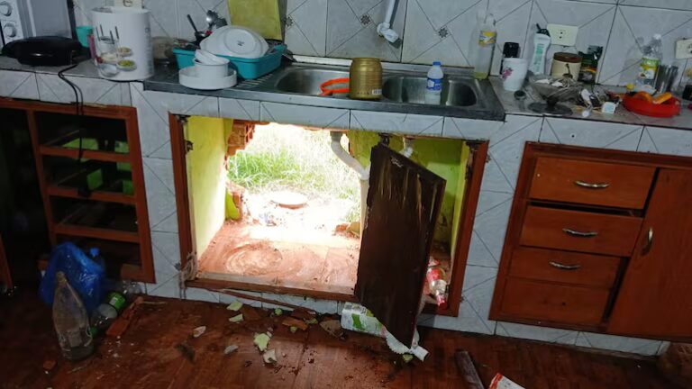 Guarambaré: ingresan por un boquete a una casa y se llevan un reloj Rolex y un televisor