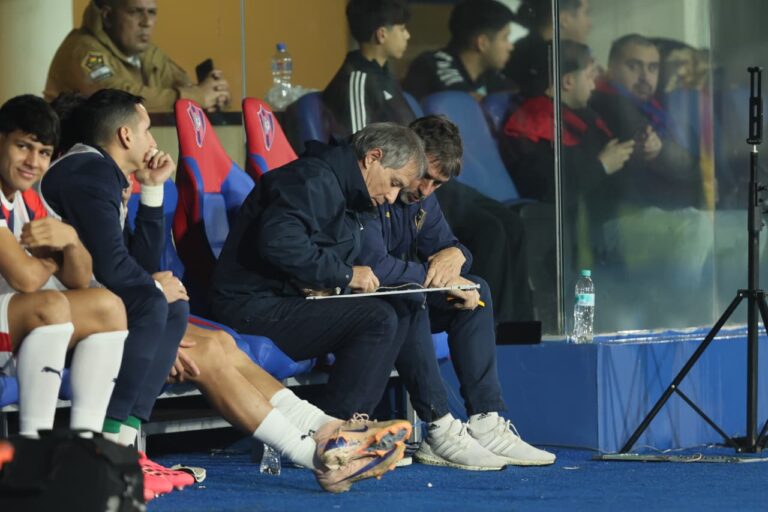 Holan: «El equipo jugó bien, pero faltó un poco de tranquilidad»