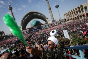 Irán muestra fuerza ante Estados Unidos con el multitudinario funeral de Ali Jamenei