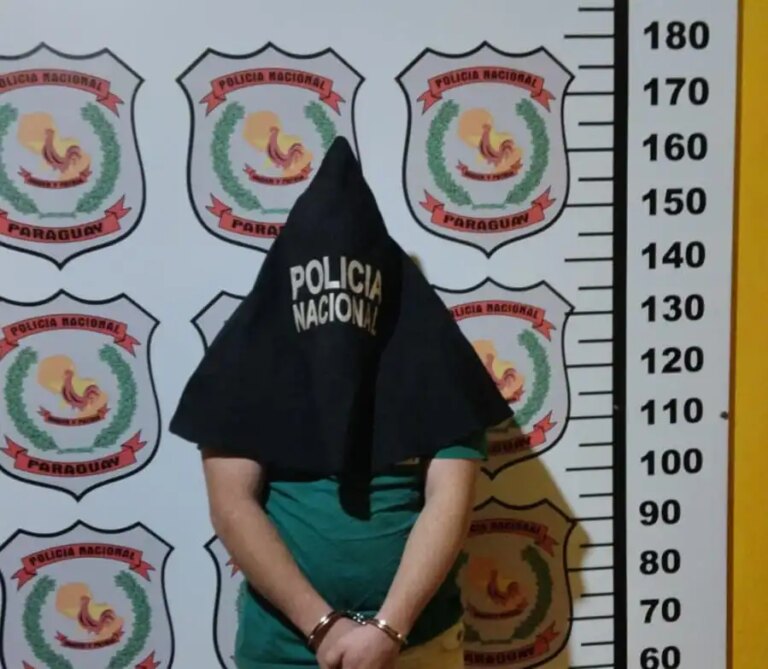 Joven ebrio manejaba en zigzag, huyó en contramano y terminó detenido en Pedro Juan