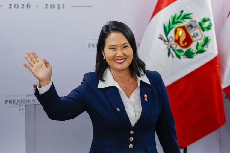 Keiko Fujimori acelera la transición presidencial: «Hemos venido a resolver los problemas de este país y empezar a tomar decisiones»