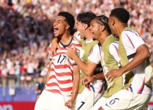 Los poderosos Estados Unidos derrotaron a Bosnia, pero perdieron al ganador en octavos de final