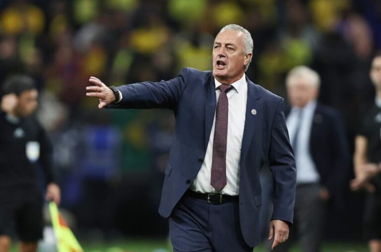 «Ni somos tan lindos, ni somos tan feos», he´imi el profe Alfaro