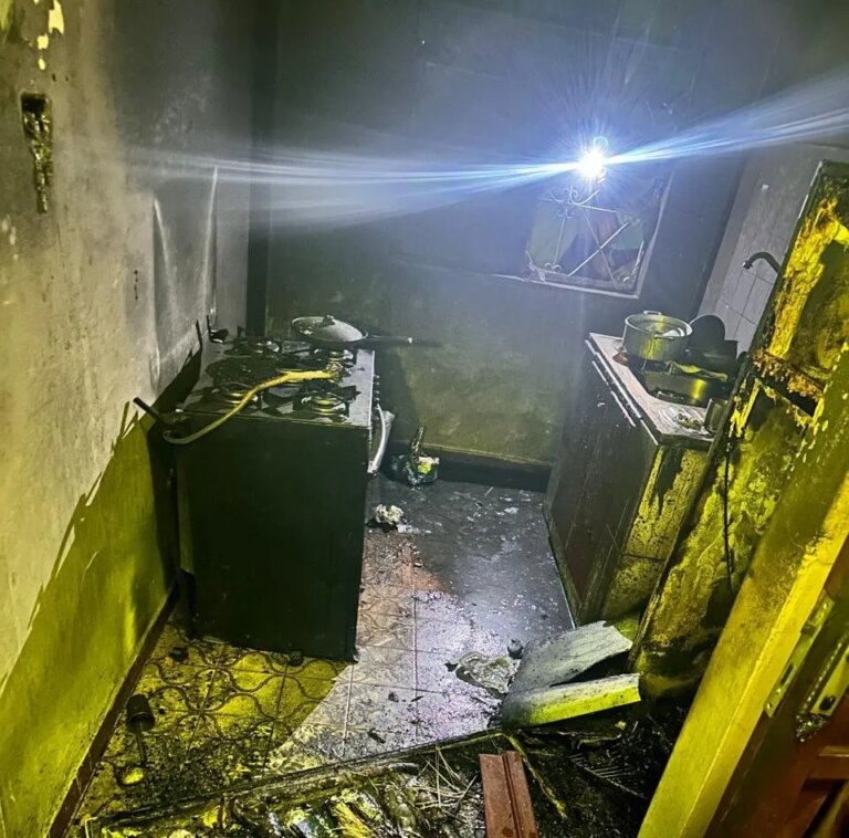 Presunto cortocircuito provoca incendio parcial de una vivienda en Pedro Juan Caballero