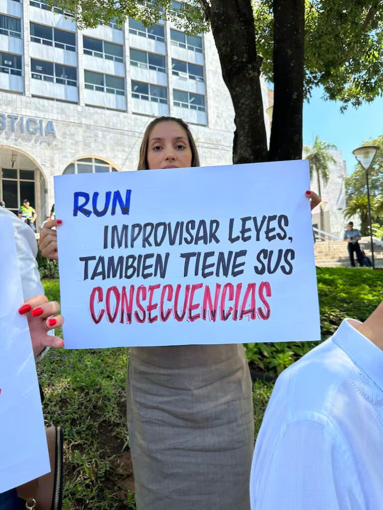 RUN justifica demora en la tramitación de documentos y alega estos motivos