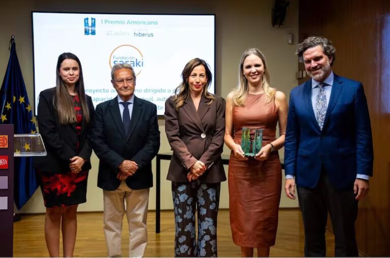 Saraki recibe reconocimiento internacional por impacto en inclusión