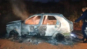 Segundo caso: Hallan otro auto incinerado en PJC tras nuevo homicidio en Brasil